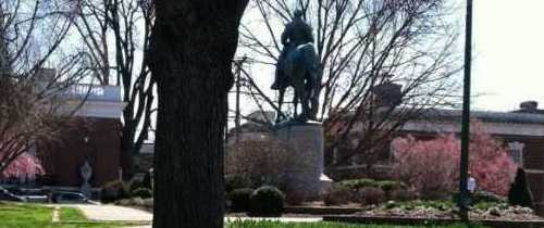 Robert E. Lee statue